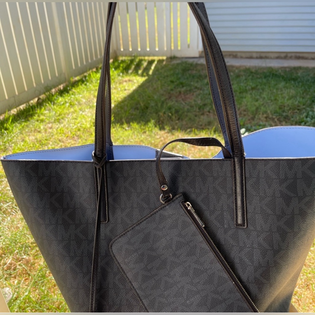 Michael Kors Xlarge Tote Bag Purse With Wristlet